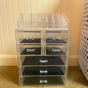 Makeup organizer
